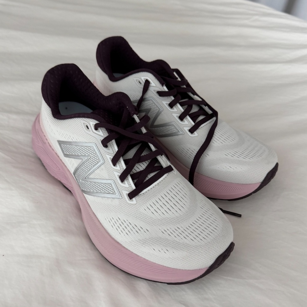 NEW New Balance 880 Sneakers